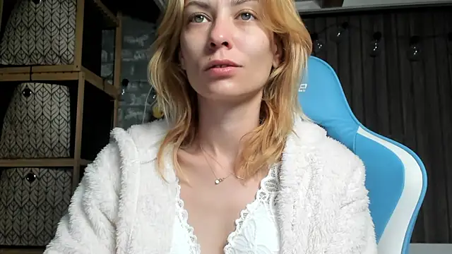 Snapshot of karo123421 chatting on 09/28/25, 04:18 karo123421 online show from 09/28/25, 04:18