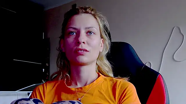 Snapshot of karo123421 chatting on 10/13/25, 09:20 karo123421 online show from 10/13/25, 09:20