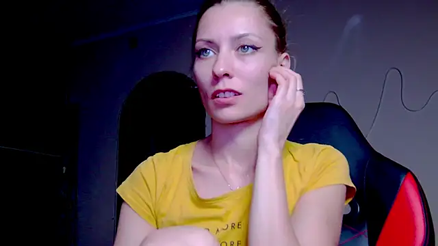 Snapshot of karo123421 chatting on 10/14/25, 04:08 karo123421 online show from 10/14/25, 04:08