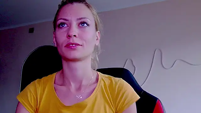 Snapshot of karo123421 chatting on 10/15/25, 06:13 karo123421 online show from 10/15/25, 06:13