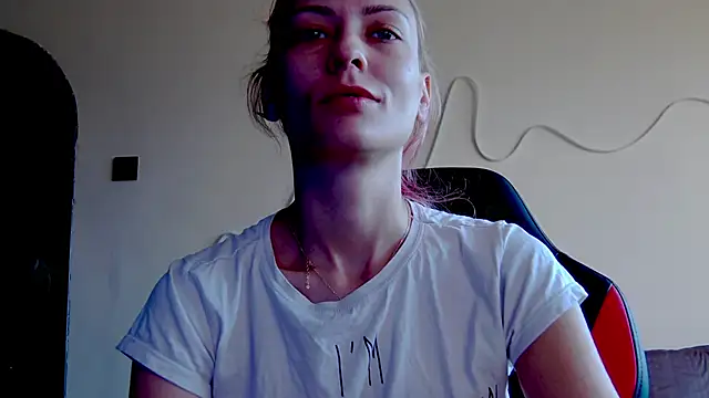 Snapshot of karo123421 chatting on 10/19/25, 05:41 karo123421 online show from 10/19/25, 05:41