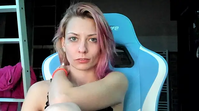 Snapshot of karo123421 chatting on 10/22/25, 07:46 karo123421 online show from 10/22/25, 07:46