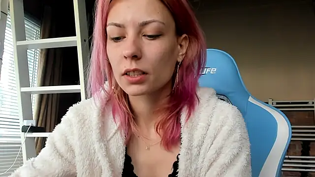 Snapshot of karo123421 chatting on 10/23/25, 08:24 karo123421 online show from 10/23/25, 08:24