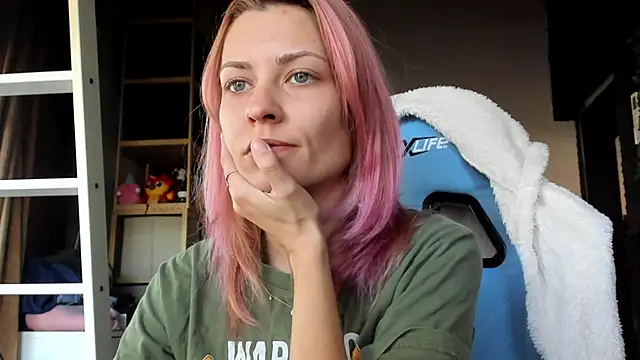 Snapshot of karo123421 chatting on 10/27/25, 09:13 karo123421 online show from 10/27/25, 09:13