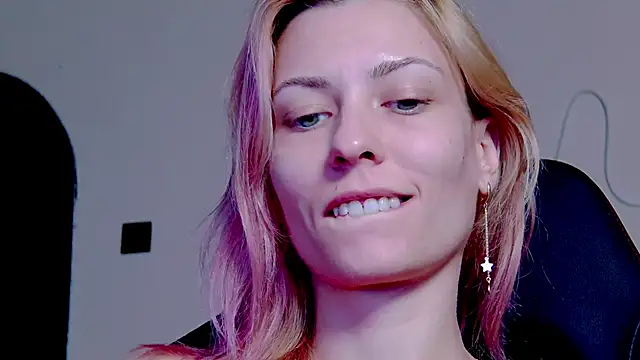 Snapshot of karo123421 chatting on 10/31/25, 08:43 karo123421 online show from 10/31/25, 08:43