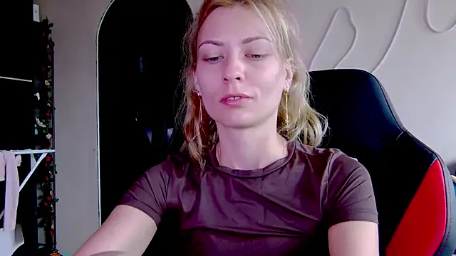 Snapshot of karo123421 chatting on 11/08/25, 10:15 karo123421 online show from 11/08/25, 10:15