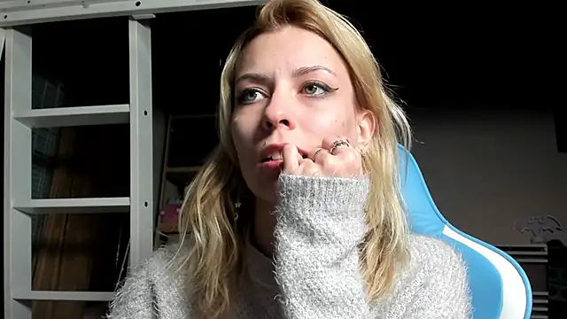 Snapshot of karo123421 chatting on 11/10/25, 09:47 karo123421 online show from 11/10/25, 09:47