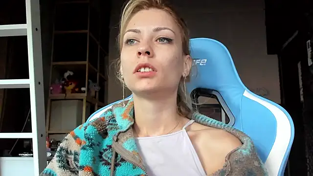 Snapshot of karo123421 chatting on 11/12/25, 06:03 karo123421 online show from 11/12/25, 06:03