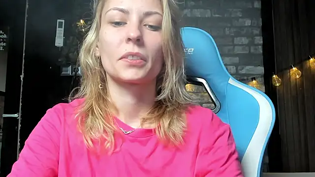 Snapshot of karo123421 chatting on 11/12/25, 06:41 karo123421 online show from 11/12/25, 06:41