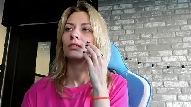 Snapshot of karo123421 chatting on 11/13/25, 08:13 karo123421 online show from 11/13/25, 08:13