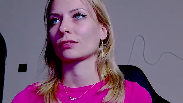 Snapshot of karo123421 chatting on 11/13/25, 08:30 karo123421 online show from 11/13/25, 08:30