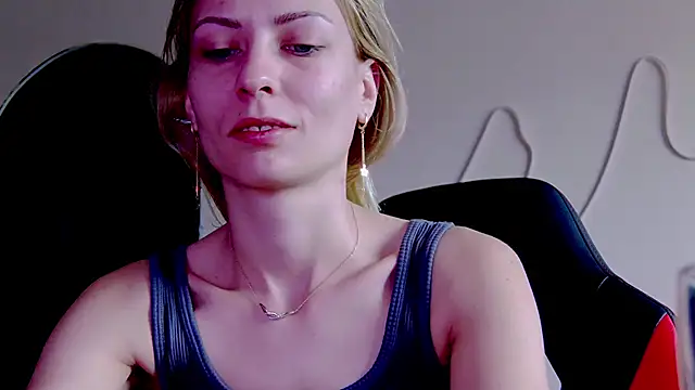 Snapshot of karo123421 chatting on 11/14/25, 08:35 karo123421 online show from 11/14/25, 08:35