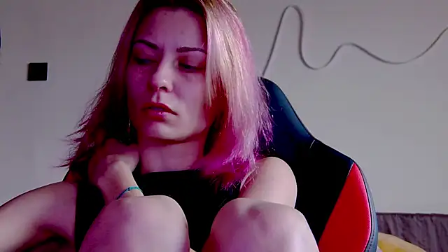 Snapshot of karo123421 chatting on 11/16/25, 08:42 karo123421 online show from 11/16/25, 08:42