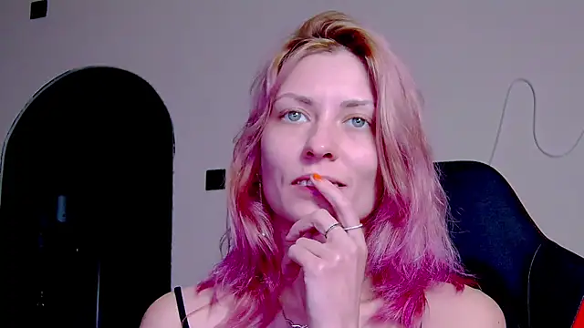 Snapshot of karo123421 chatting on 11/20/25, 09:25 karo123421 online show from 11/20/25, 09:25