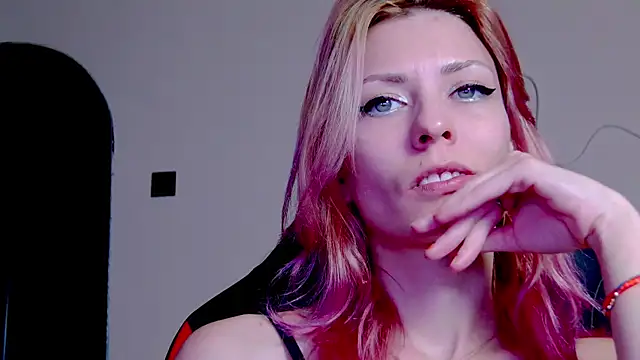 Snapshot of karo123421 chatting on 11/23/25, 09:58 karo123421 online show from 11/23/25, 09:58