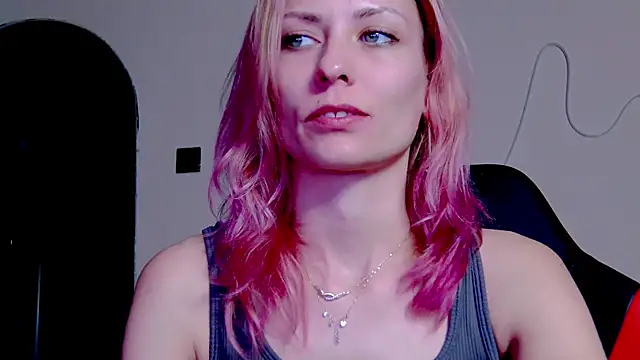 Snapshot of karo123421 chatting on 11/24/25, 11:04 karo123421 online show from 11/24/25, 11:04