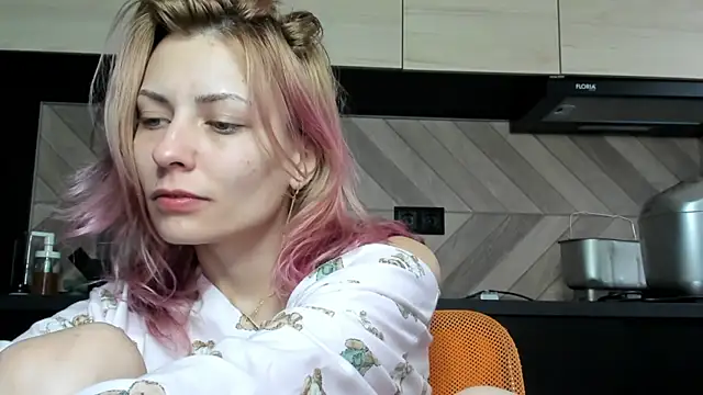 Snapshot of karo123421 chatting on 11/27/25, 06:15 karo123421 online show from 11/27/25, 06:15