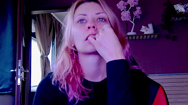 Snapshot of karo123421 chatting on 12/03/25, 10:13 karo123421 online show from 12/03/25, 10:13