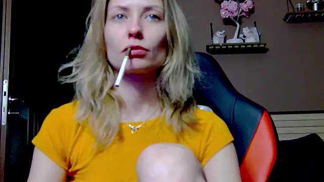 Snapshot of karo123421 chatting on 12/13/25, 09:20 karo123421 online show from 12/13/25, 09:20