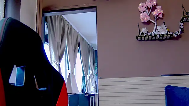 karo123421 online show from 12/23/25, 08:12