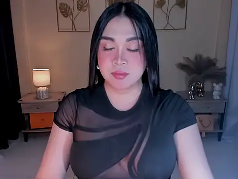 Snapshot of MaxeneCullens chatting on 04/17/26, 02:25 MaxeneCullens online show from 04/17/26, 02:25