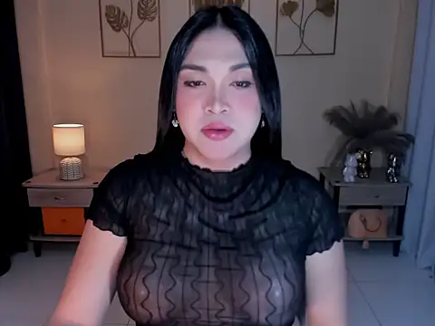 Snapshot of MaxeneCullens chatting on 07/06/26, 04:09 MaxeneCullens online show from 07/06/26, 04:09