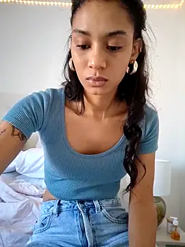 Snapshot of Leaberry chatting on 09/10/25, 01:55 Leaberry online show from 09/10/25, 01:55