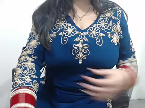 Snapshot of HOT_CHILLY chatting on 04/23/26, 12:40 HOT CHILLY online show from 04/23/26, 12:40
