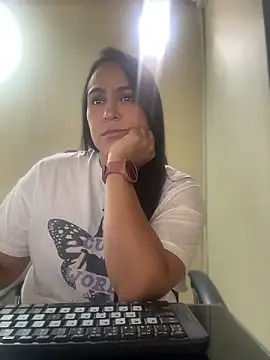 Snapshot of kendall_52 chatting on 04/11/26, 03:49 kendall 52 online show from 04/11/26, 03:49