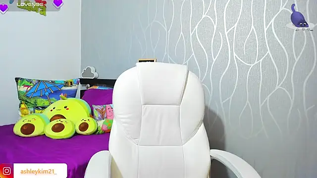 Snapshot of AshleyKim_ chatting on 12/20/25, 01:23 AshleyKim online show from 12/20/25, 01:23