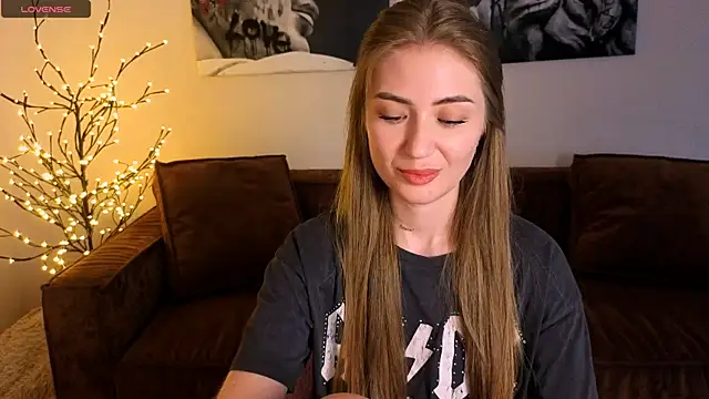 Adelyna Bird online show from 06/18/26, 09:14