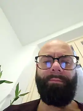 Snapshot of Dolceporco19 chatting on 12/15/24, 09:35 Dolceporco19 online show from 12/15/24, 09:35