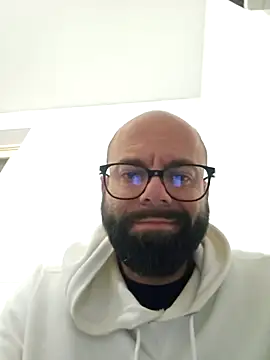 Snapshot of Dolceporco19 chatting on 10/21/25, 04:19 Dolceporco19 online show from 10/21/25, 04:19