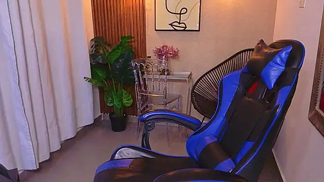 Kenya--Buhle online show from 06/17/26, 11:12
