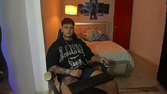 Snapshot of Jake_simons chatting on 12/11/24, 10:47 Jake simons online show from 12/11/24, 10:47