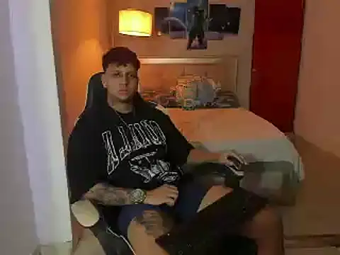 Snapshot of Jake_simons chatting on 12/11/24, 01:49 Jake simons online show from 12/11/24, 01:49