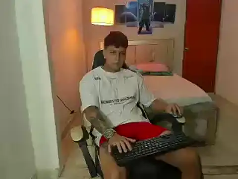 Snapshot of Jake_simons chatting on 12/14/24, 07:29 Jake simons online show from 12/14/24, 07:29