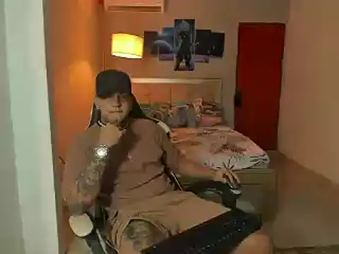 Snapshot of Jake_simons chatting on 12/23/24, 04:22 Jake simons online show from 12/23/24, 04:22