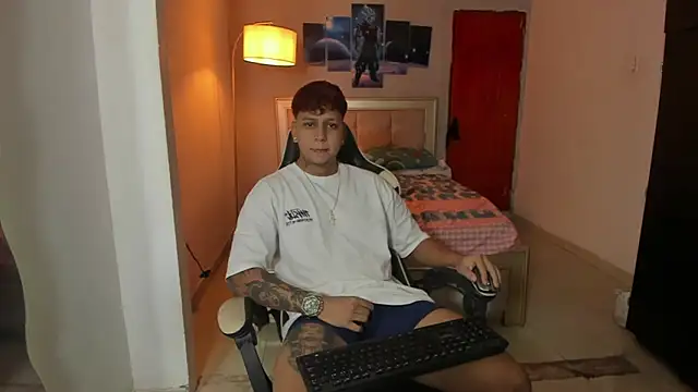 Snapshot of Jake_simons chatting on 12/28/24, 10:36 Jake simons online show from 12/28/24, 10:36