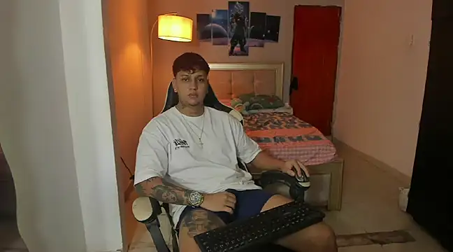 Snapshot of Jake_simons chatting on 12/28/24, 01:38 Jake simons online show from 12/28/24, 01:38