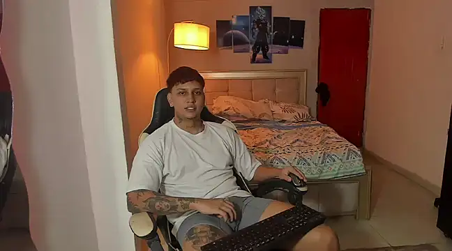 Snapshot of Jake_simons chatting on 01/07/25, 04:39 Jake simons online show from 01/07/25, 04:39