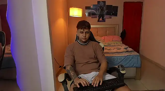 Snapshot of Jake_simons chatting on 01/14/25, 01:15 Jake simons online show from 01/14/25, 01:15