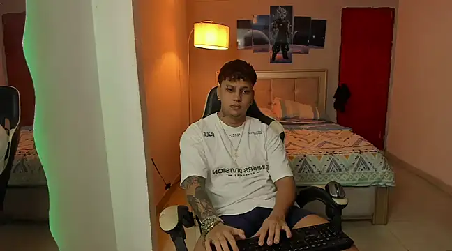 Snapshot of Jake_simons chatting on 01/15/25, 03:11 Jake simons online show from 01/15/25, 03:11