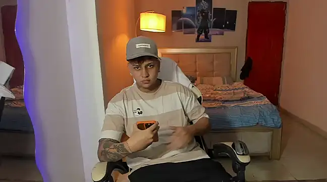 Snapshot of Jake_simons chatting on 01/17/25, 02:39 Jake simons online show from 01/17/25, 02:39