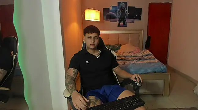 Snapshot of Jake_simons chatting on 01/22/25, 03:40 Jake simons online show from 01/22/25, 03:40