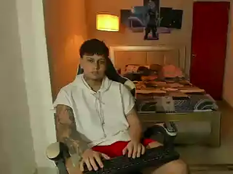 Snapshot of Jake_simons chatting on 02/18/25, 11:52 Jake simons online show from 02/18/25, 11:52