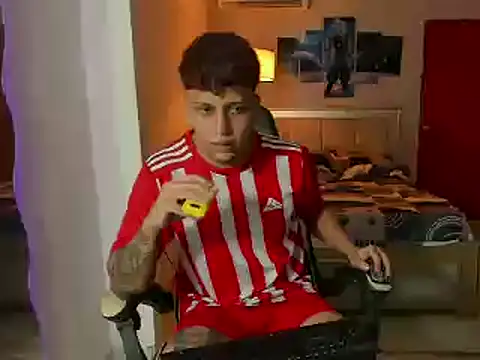 Snapshot of Jake_simons chatting on 02/21/25, 04:29 Jake simons online show from 02/21/25, 04:29