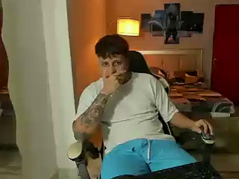 Snapshot of Jake_simons chatting on 02/22/25, 01:11 Jake simons online show from 02/22/25, 01:11