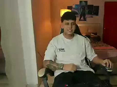 Snapshot of Jake_simons chatting on 03/23/25, 02:48 Jake simons online show from 03/23/25, 02:48