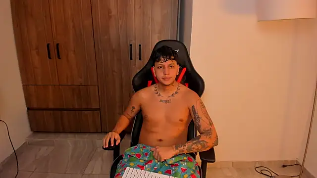 Snapshot of Jake_simons chatting on 09/20/25, 02:34 Jake simons online show from 09/20/25, 02:34